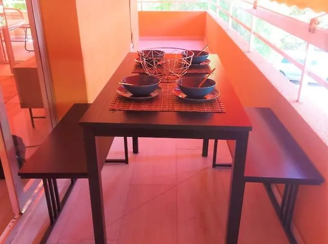 Apartment Cozy 2-bed 2-bathroom In Town Centre