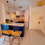 Cozy 2-bed 2-bathroom In Town Centre