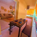 Cozy 2-bed 2-bathroom In Town Centre