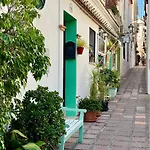 Cozy 2-bed 2-bathroom In Town Centre