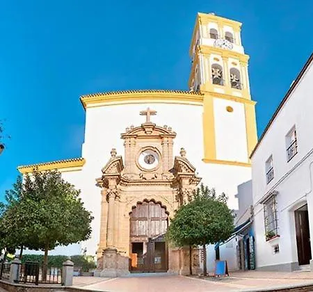 Cozy 2-bed 2-bathroom In Town Centre *