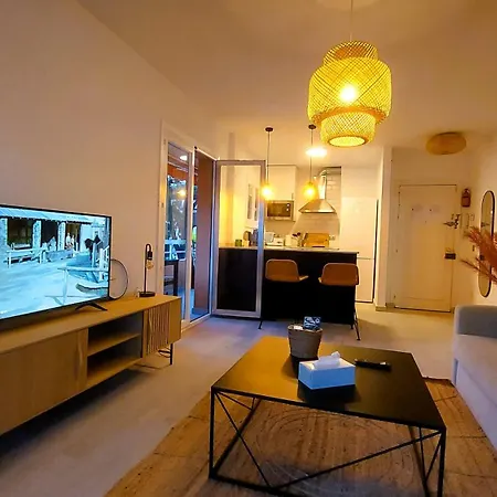 Cozy 2-bed 2-bathroom In Town Centre Lägenhet *
