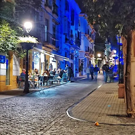 Cozy 2-bed 2-bathroom In Town Centre