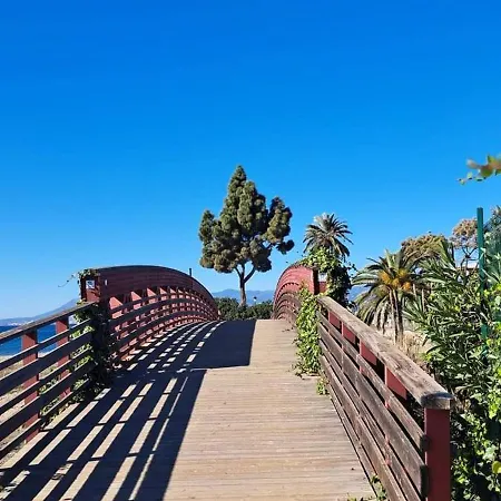 Cozy 2-bed 2-bathroom In Town Centre