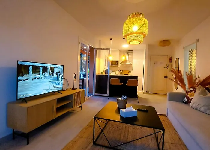 Cozy 2-bed 2-bathroom In Town Centre Lägenhet *