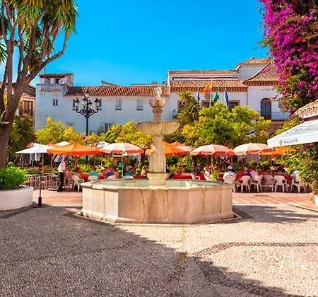 Cozy 2-bed 2-bathroom In Town Centre *