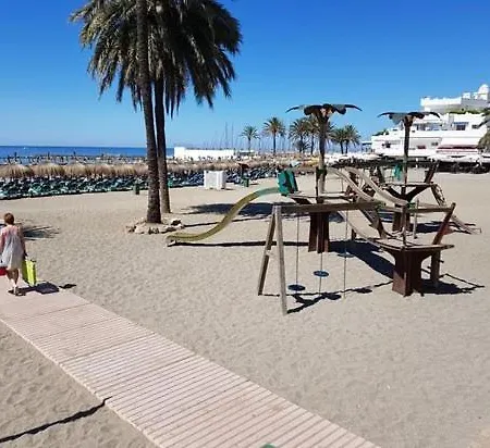 Cozy 2-bed 2-bathroom In Town Centre