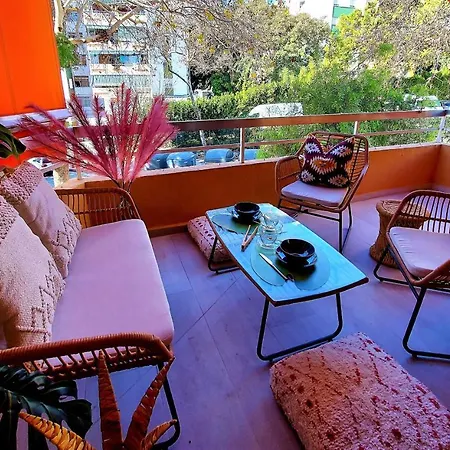 Cozy 2-bed 2-bathroom In Town Centre マルベーリャ