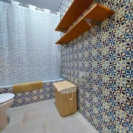 Cozy 2-bed 2-bathroom In Town Centre 公寓 马尔韦利亚