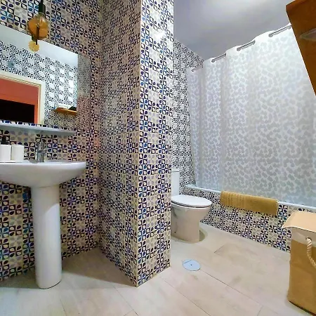 Daire Cozy 2-bed 2-bathroom In Town Centre