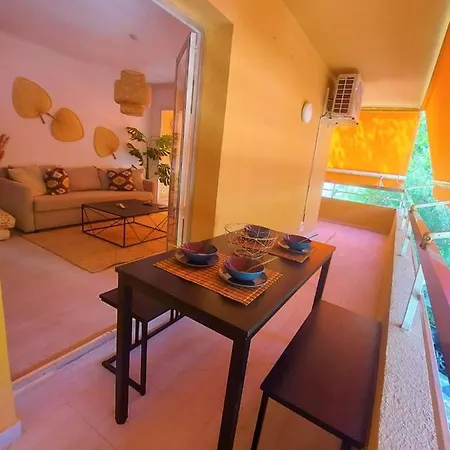 Cozy 2-bed 2-bathroom In Town Centre