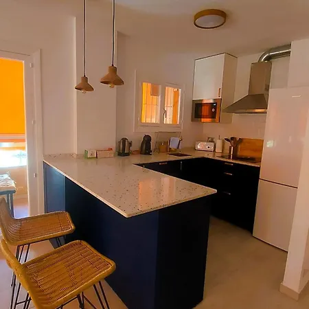 Cozy 2-bed 2-bathroom In Town Centre