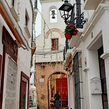 Cozy 2-bed 2-bathroom In Town Centre *