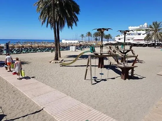 Cozy 2-bed 2-bathroom In Town Centre