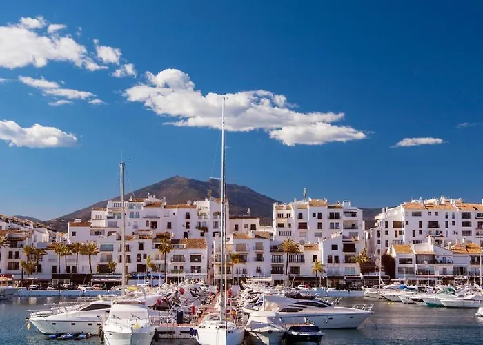 Cozy 2-bed 2-bathroom In Town Centre ماربيا