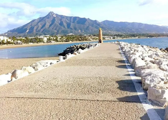 Cozy 2-bed 2-bathroom In Town Centre شقة