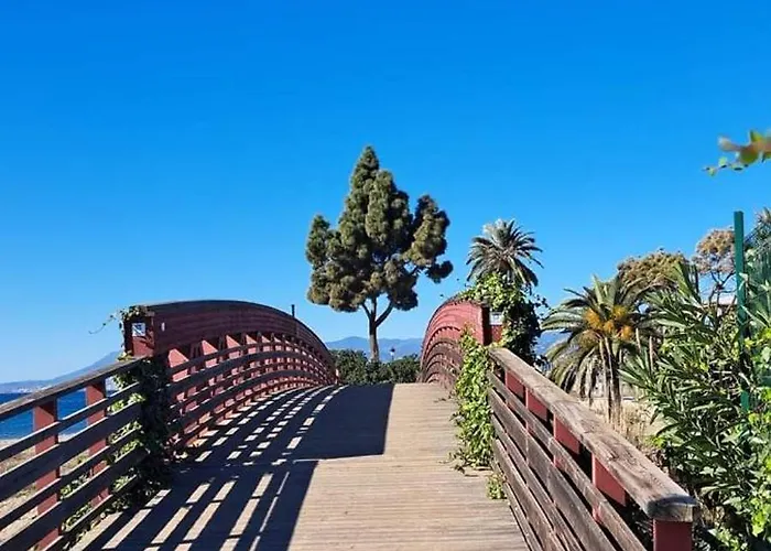 Cozy 2-bed 2-bathroom In Town Centre