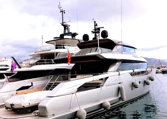 Cozy 2-bed 2-bathroom In Town Centre ماربيا