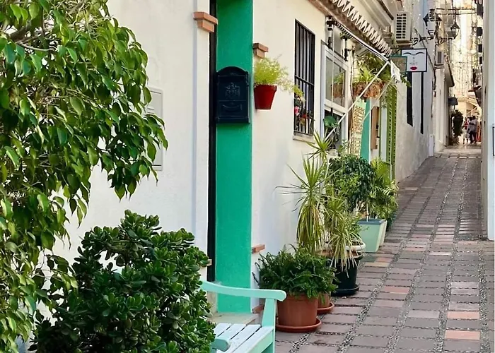 Cozy 2-bed 2-bathroom In Town Centre