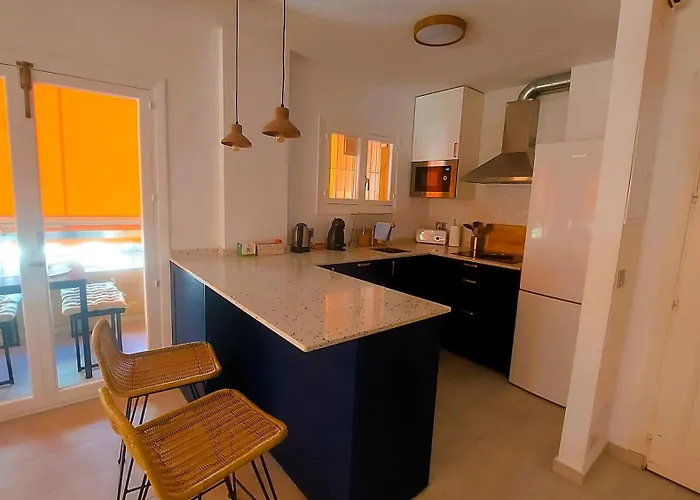 Cozy 2-bed 2-bathroom In Town Centre