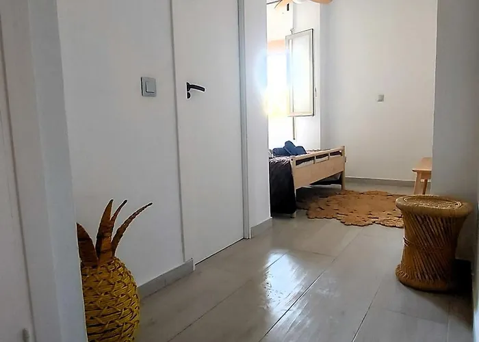 Cozy 2-bed 2-bathroom In Town Centre Appartamento